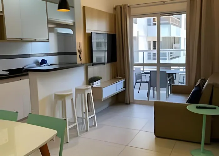 150m da Praia das Toninhas Com Varanda Gourmet